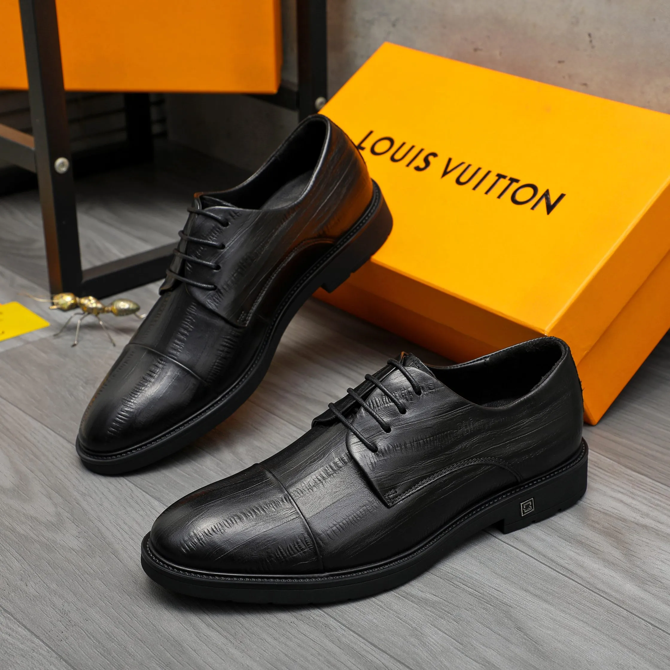 Men's shoes 💰p442 Product trademark: LV (Louis Vuitton) business lace-up leather shoes Regular size: 38-46 (45.46 custom-made, non-refundable) Product materials: Selected high-quality vertical grain cowhide upper, cowhide lining, rubber outsole